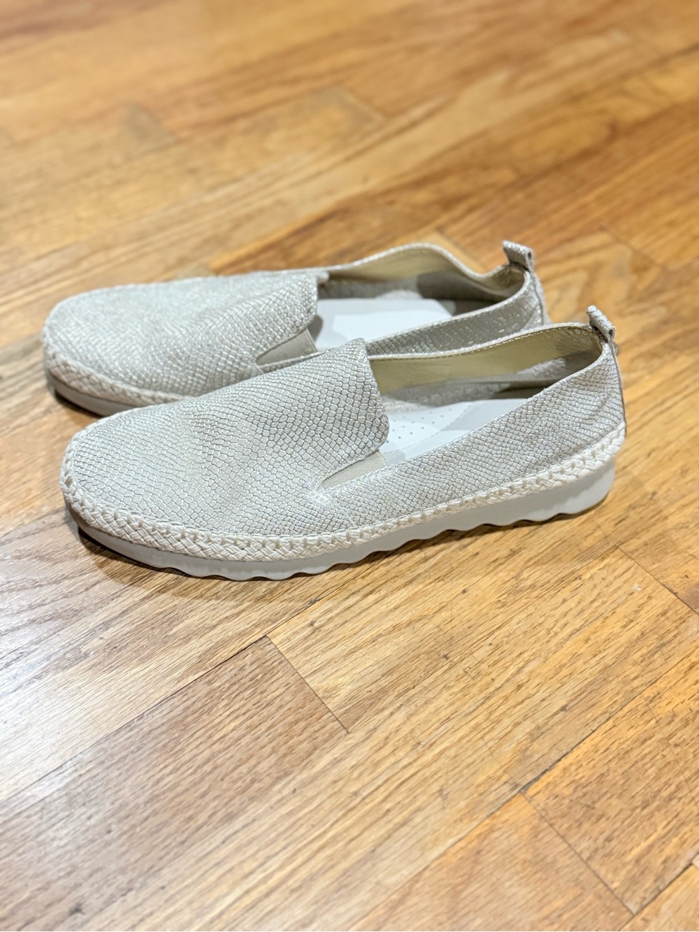 THE FLEXX Chappie Cream Slip-On Espadrille with Gold Accent Size 7